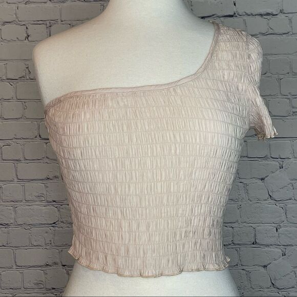 Le Lis Smocked Crop Top - Picture 1 of 6